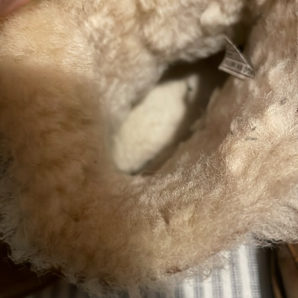 Ugg boots. - Picture 8 of 10